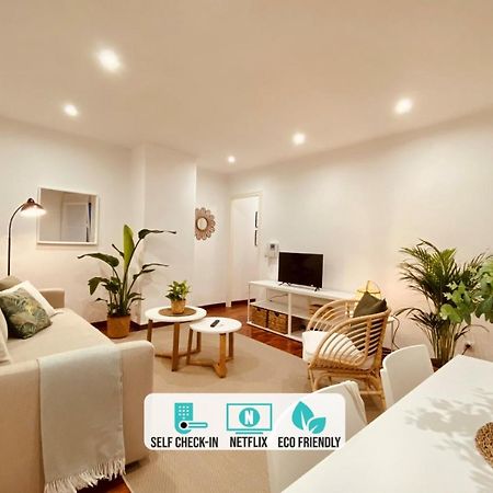Quiet Marina Gardens Apartment آكورونيا المظهر الخارجي الصورة