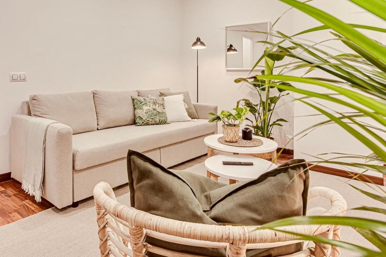 Quiet Marina Gardens Apartment آكورونيا المظهر الخارجي الصورة