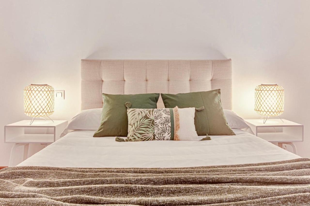 Quiet Marina Gardens Apartment آكورونيا المظهر الخارجي الصورة