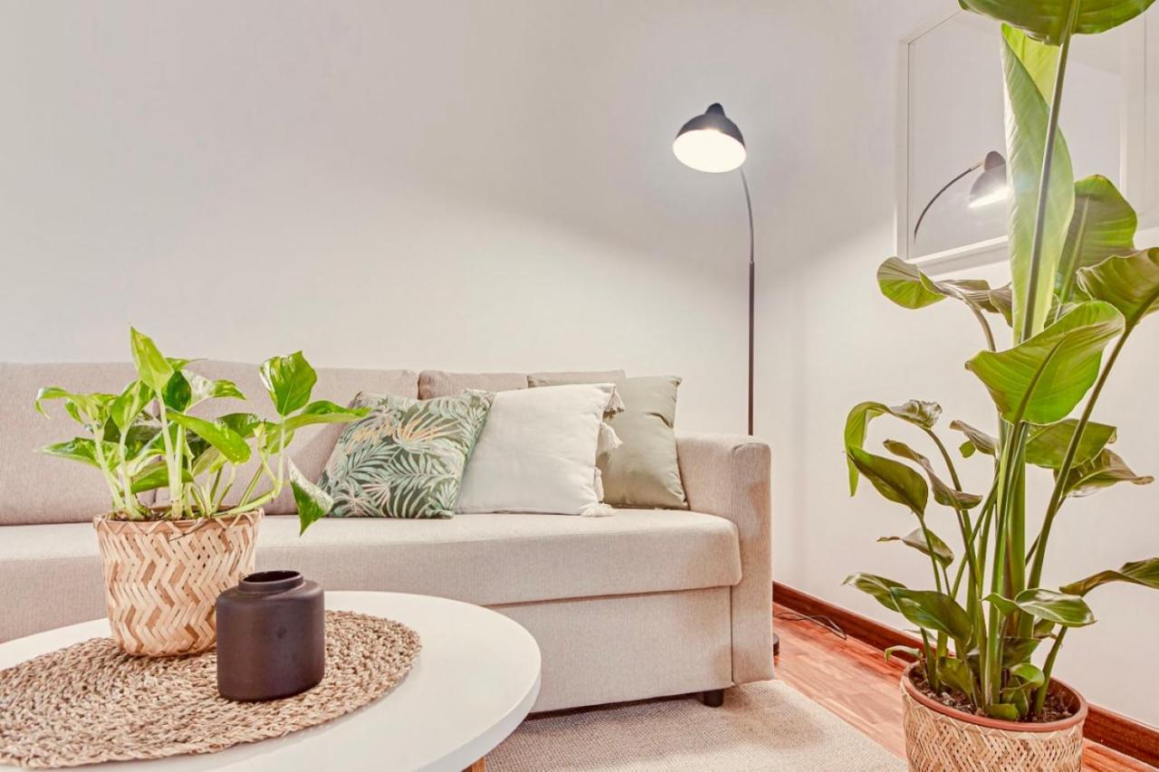 Quiet Marina Gardens Apartment آكورونيا المظهر الخارجي الصورة