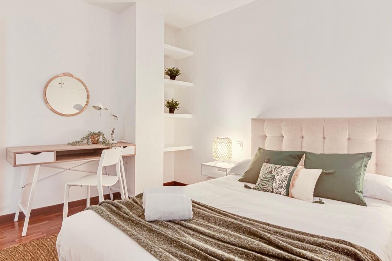 Quiet Marina Gardens Apartment آكورونيا المظهر الخارجي الصورة