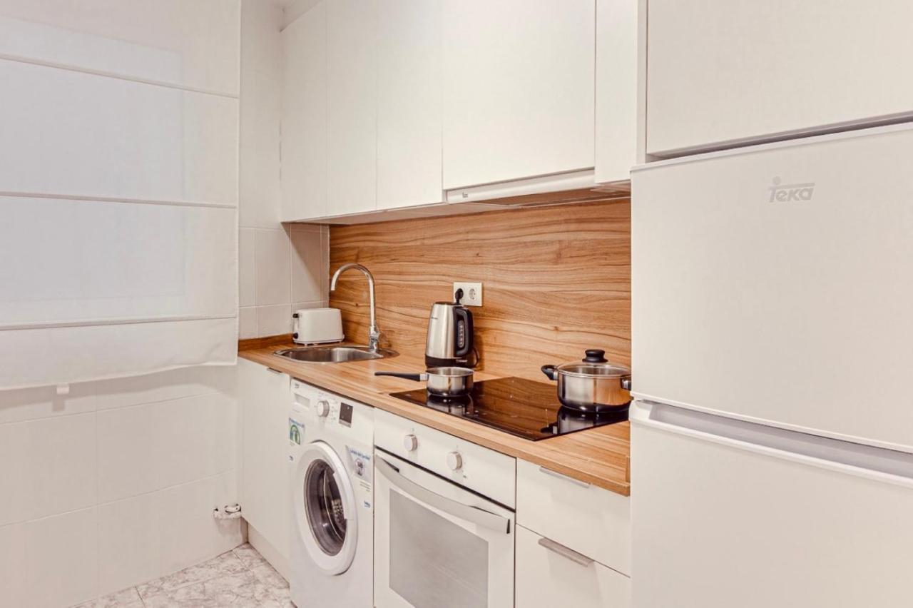 Quiet Marina Gardens Apartment آكورونيا المظهر الخارجي الصورة