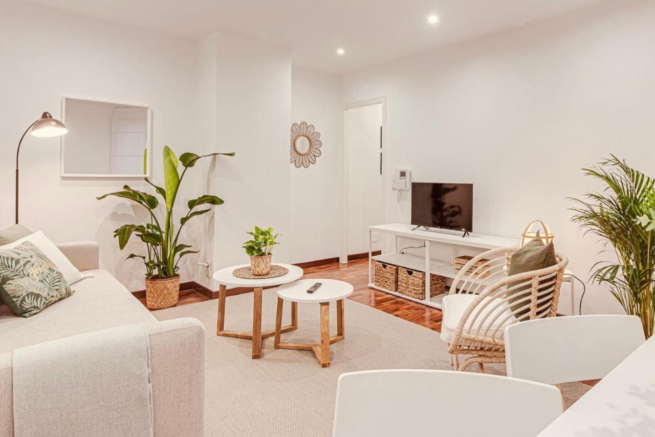Quiet Marina Gardens Apartment آكورونيا المظهر الخارجي الصورة